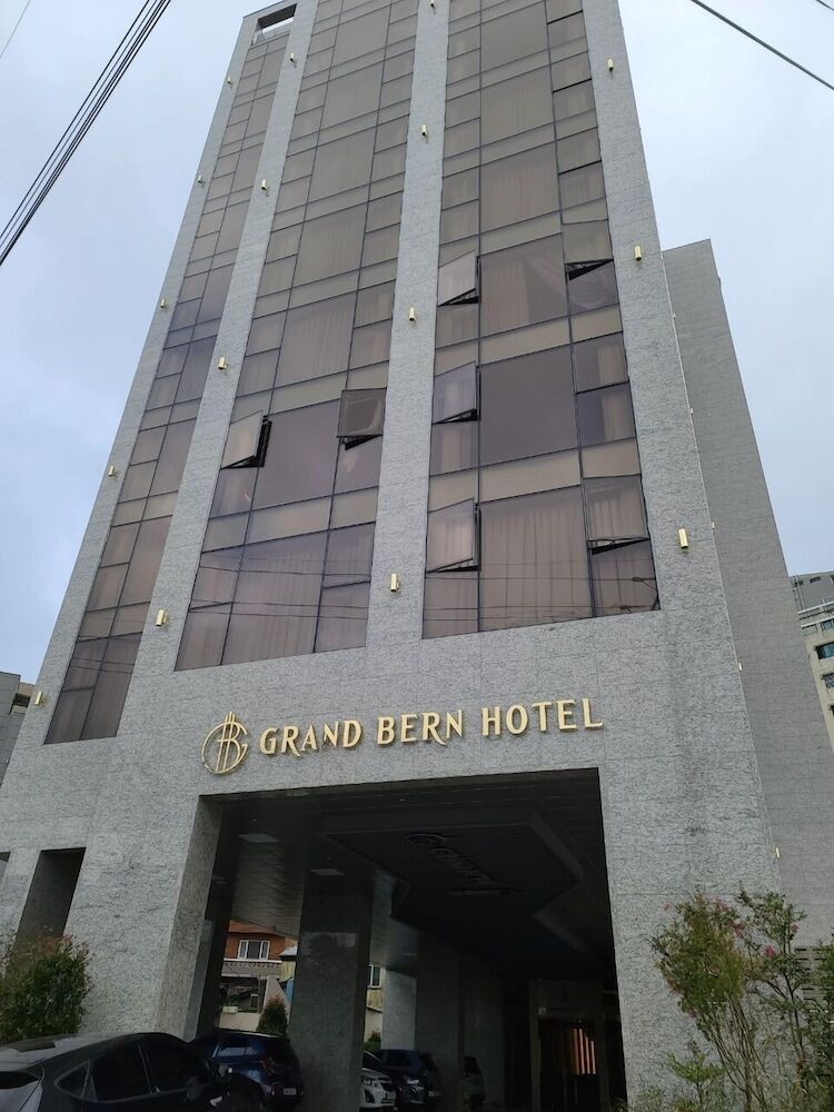 라발스호텔 부산 로비 인테리어 출처 마이리얼트립